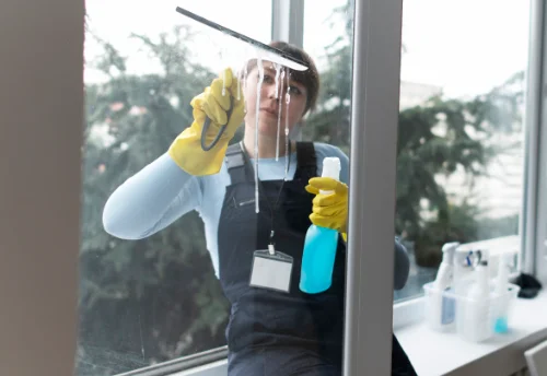Nettoyage de vitres intérieures et extérieures à Cébazat